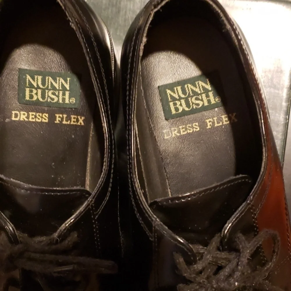 NUNN Bush Black Flex Tie Up Dress Shoes size 8 Like New EUC